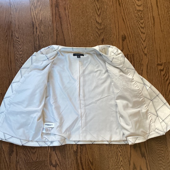 Ann Taylor Matching Blouse and Blazer Set. - Picture 5 of 11